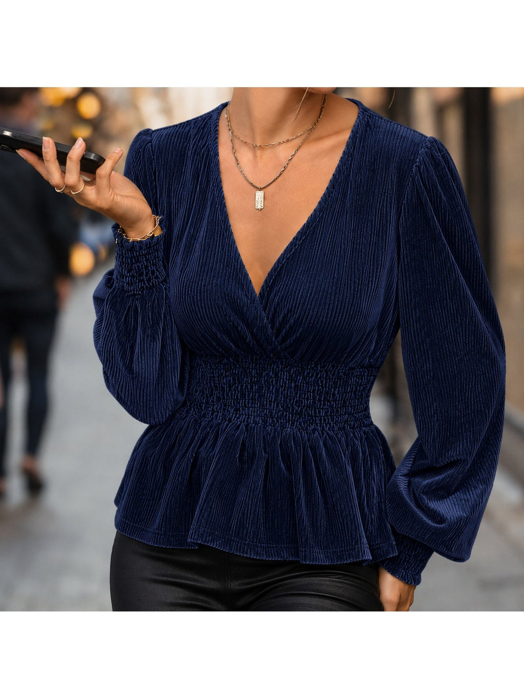 Fluid Women's Blouse with Long Sleeves - Chic and Lightweight