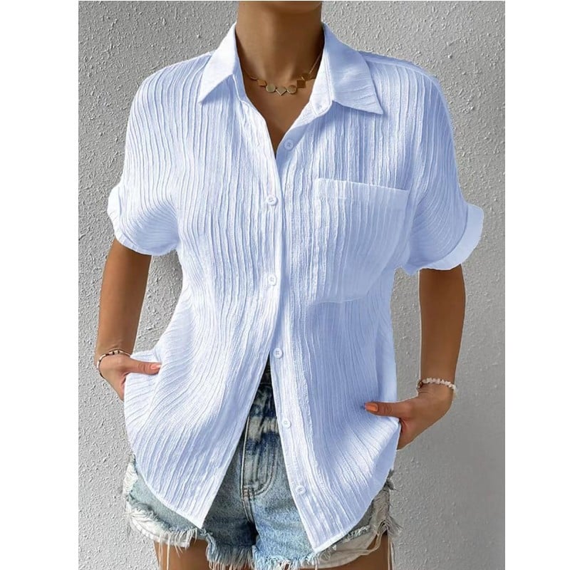 Lightweight Women's Shirt with Classic Buttoned Collar and Relaxed Fit