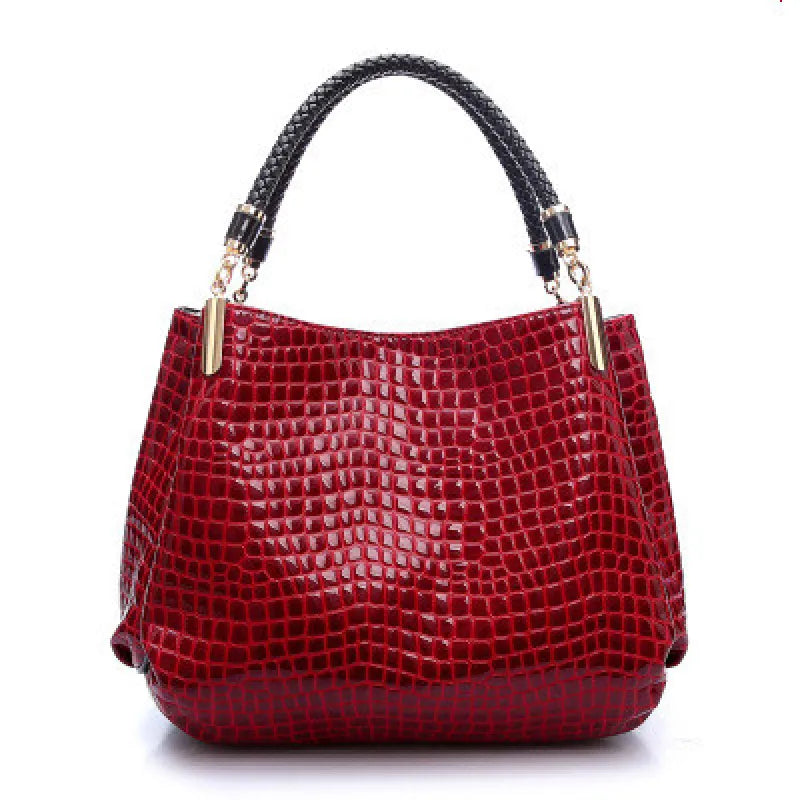 Women's Shoulder Bag with Shiny Effect Texture - Isadora