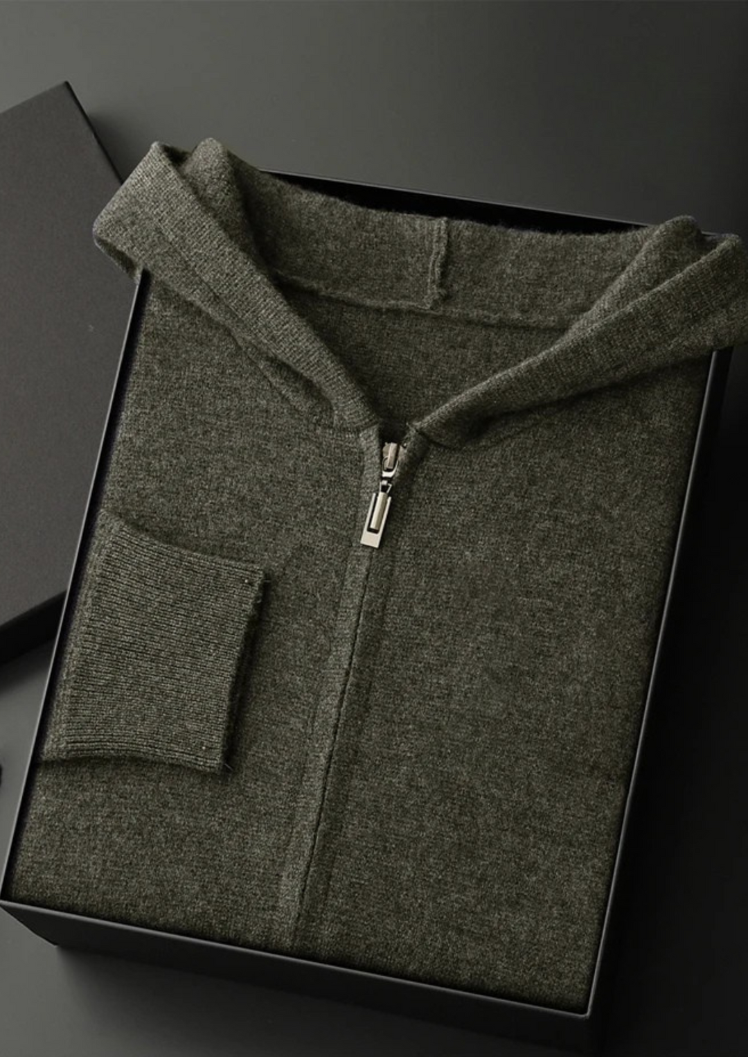 Soft-Touch ZIPPER HOODIE.