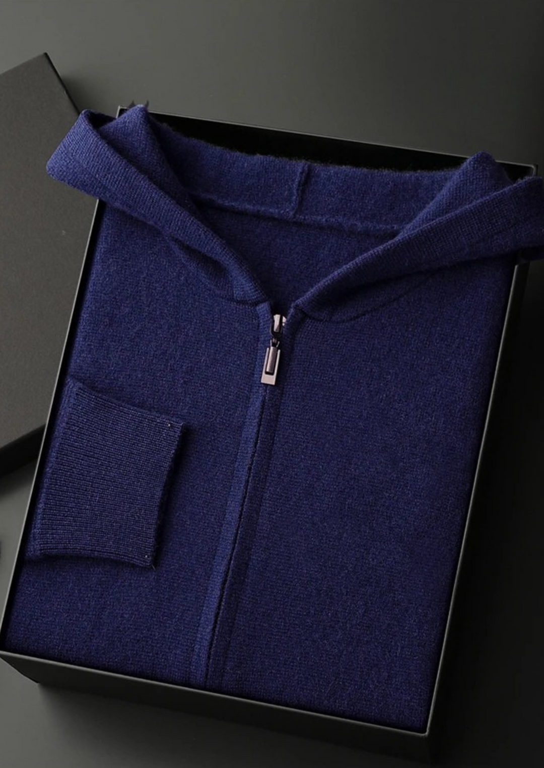 Soft-Touch ZIPPER HOODIE.