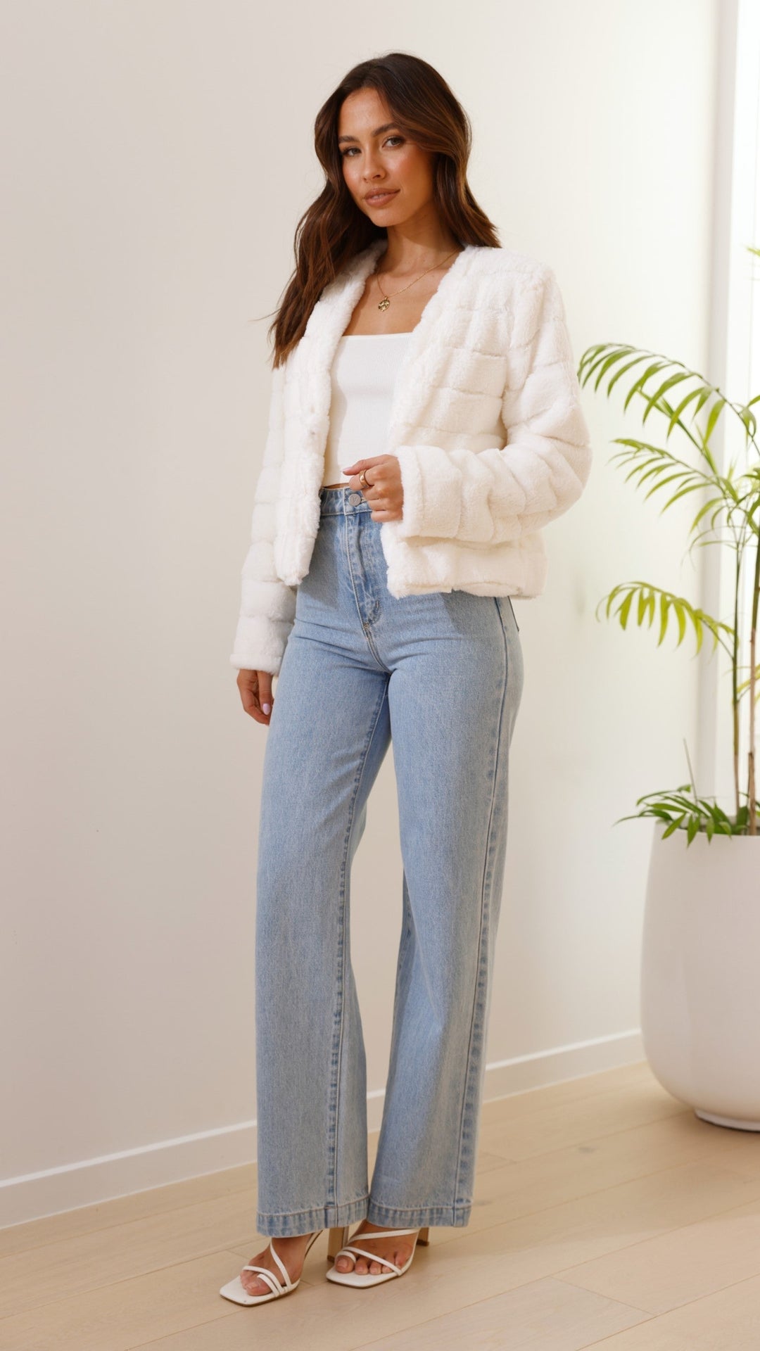 Luxurious Women's Crop Jacket Veloura, view 4 - Elena Harper