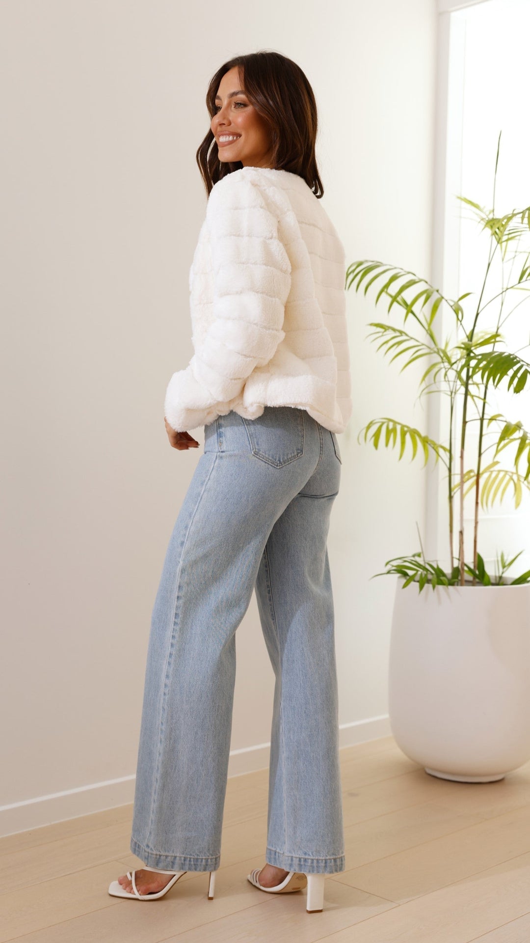 Luxurious Women's Crop Jacket Veloura, view 2 - Elena Harper