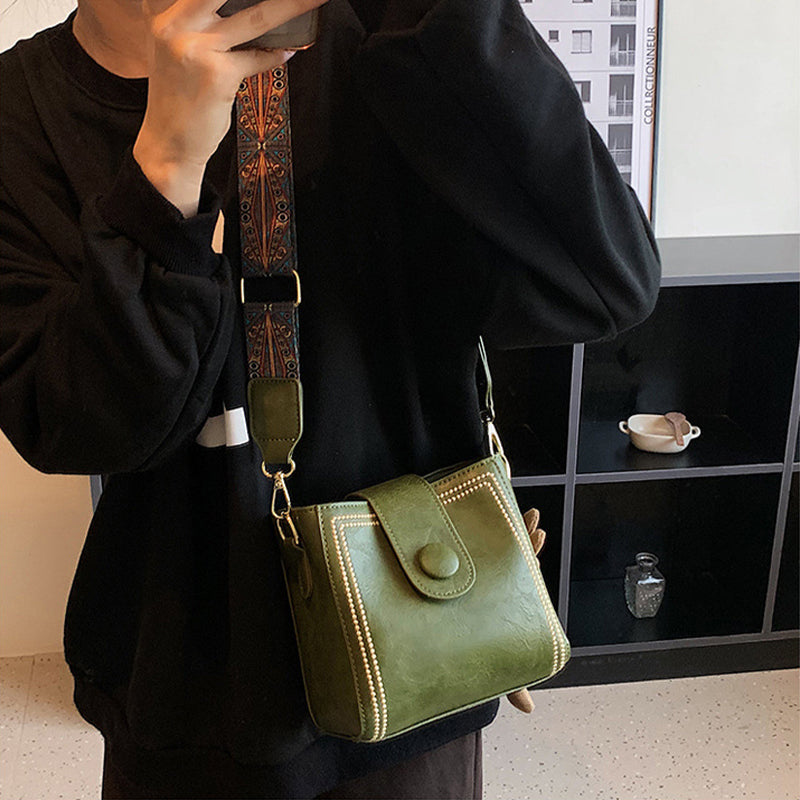 Small square women's bag in soft PU – Retro style and trendy for everyday use