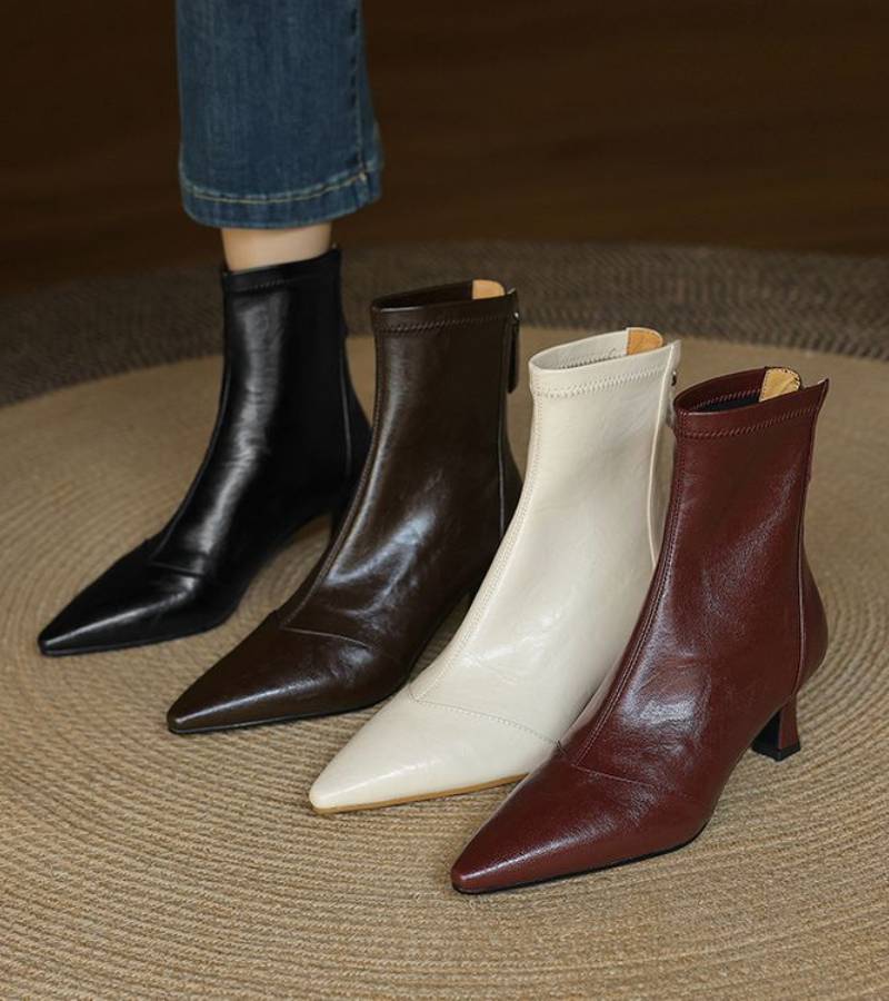 Fulvia | Minimal leather ankle boots with mid heel