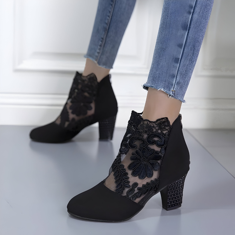 WIDE TOE HEELS FOR WOMEN