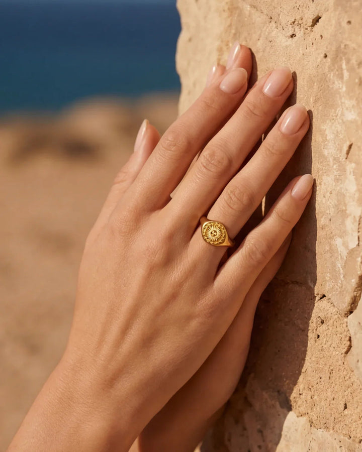 Abigaël Sun ring inspired by daylight - Elena Harper