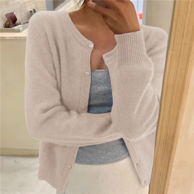 Priya - Elegant Buttoned Round Neck Cardigan