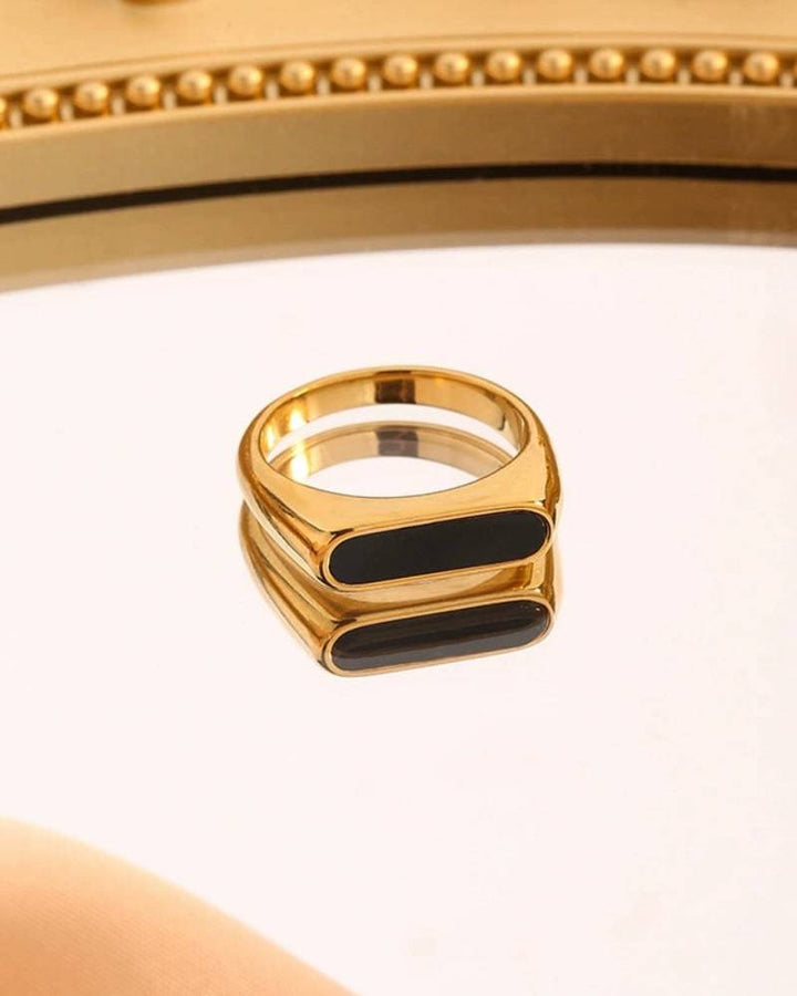 Emma & Rose Manhattan Marco™ Obsidian Ring featuring a smooth black obsidian stone set in a sleek silver band