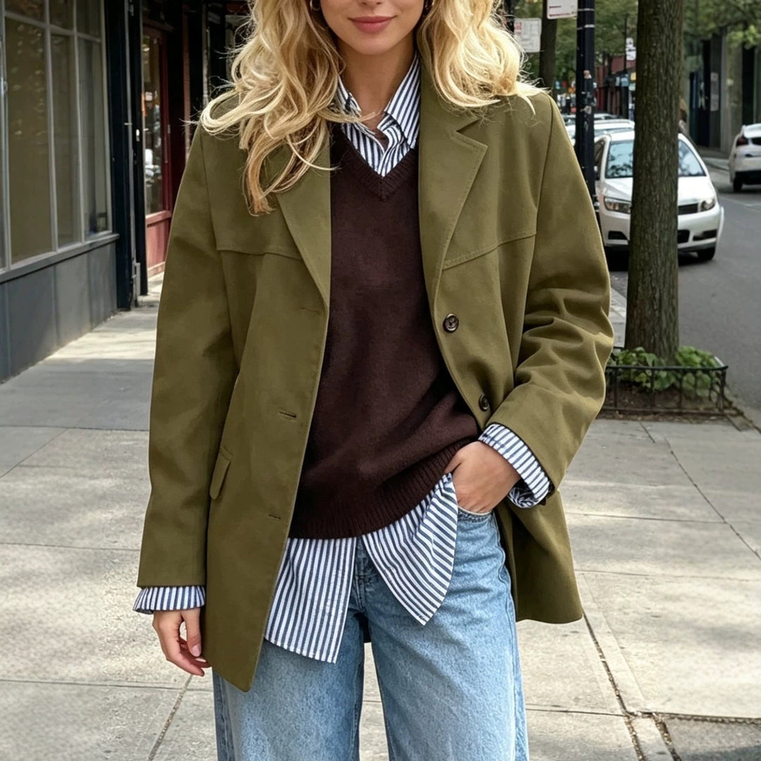 Retro Women's Coat with Pockets - Loose and Elegant