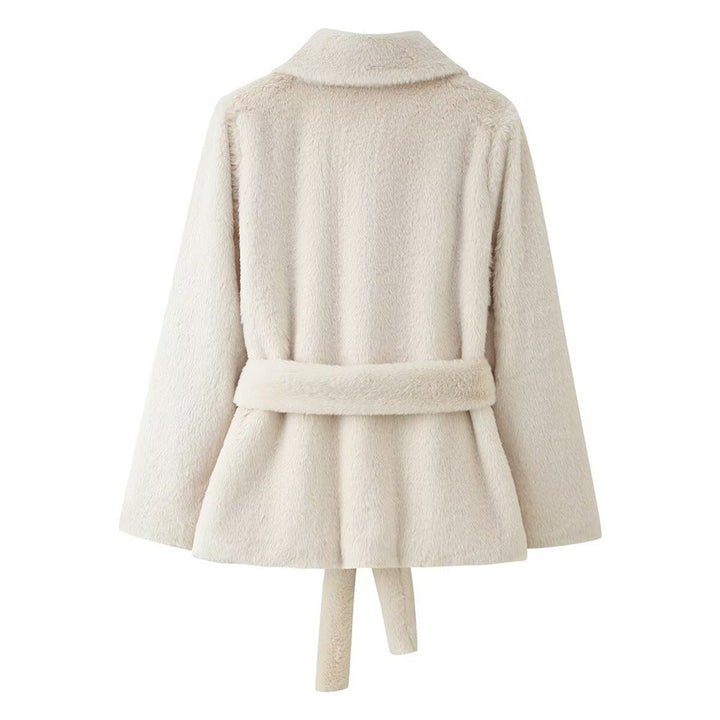 Short fur coat with belt and soft lines - Karolina