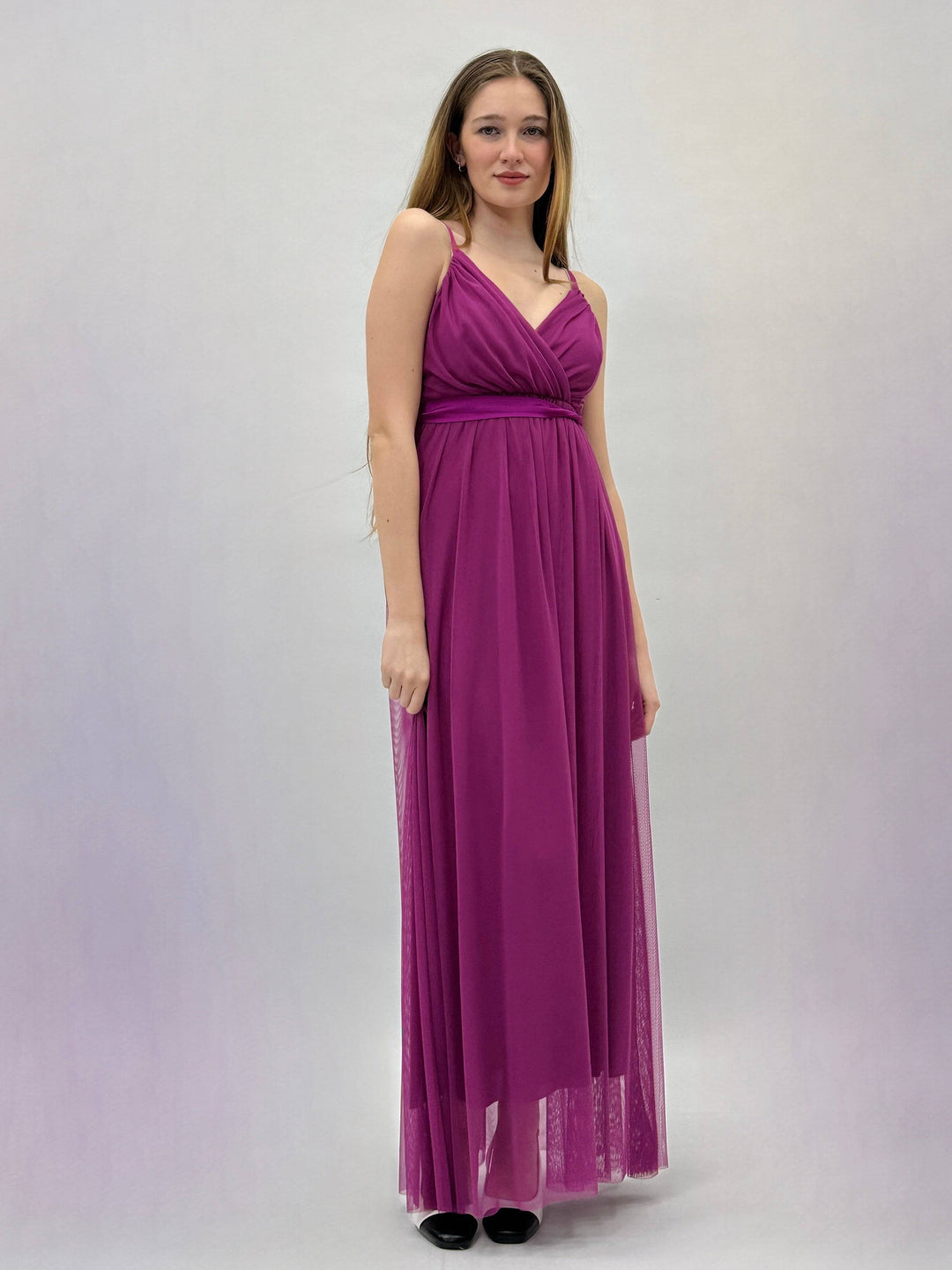 Emma & Rose Cape Town Gisella™ flowing dress, elegant abiti with soft fabric and stylish design, shown on a model.