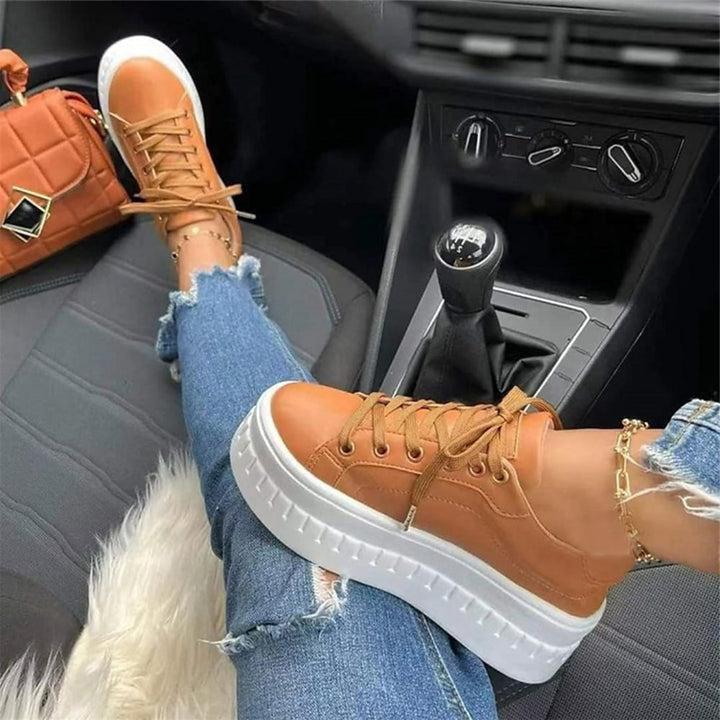 Camira | Women's trainers with thick sole and modern design