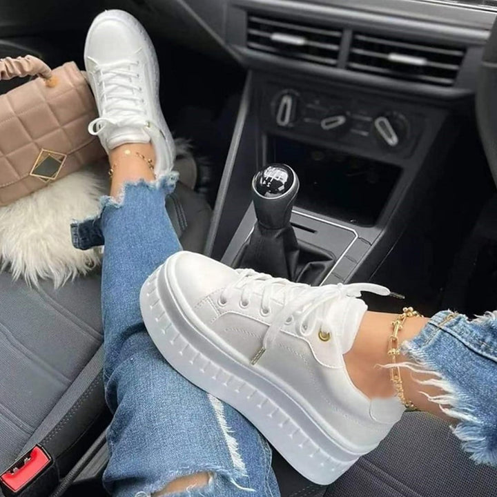 Camira | Women's trainers with thick sole and modern design
