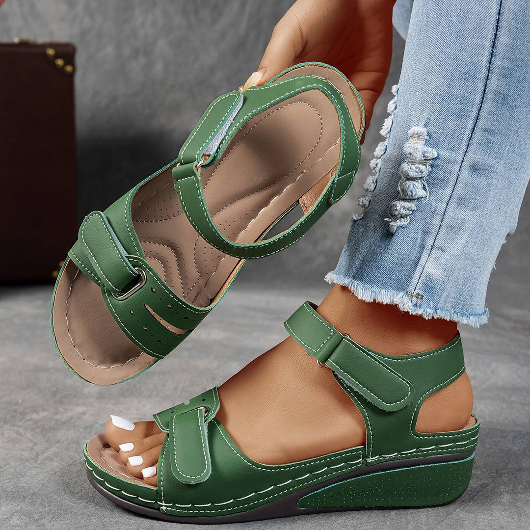 Emma & Rose Durban Célima™ trendy ergonomic sandal with open toe design and cushioned footbed for comfortable wear.
