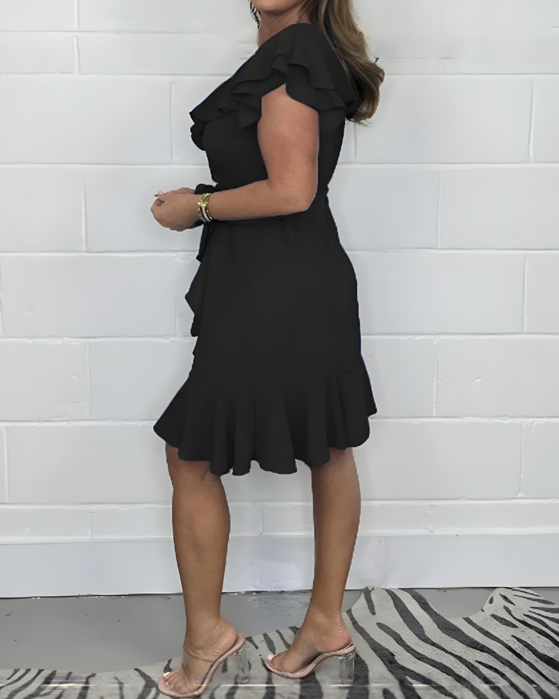Elegant Ruffled Dress with V-Neck – Feminine Look for Any Occasion