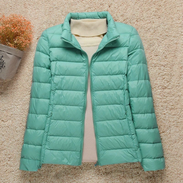 Lightweight Padded Women's Jacket with Functional Hood for Everyday Use