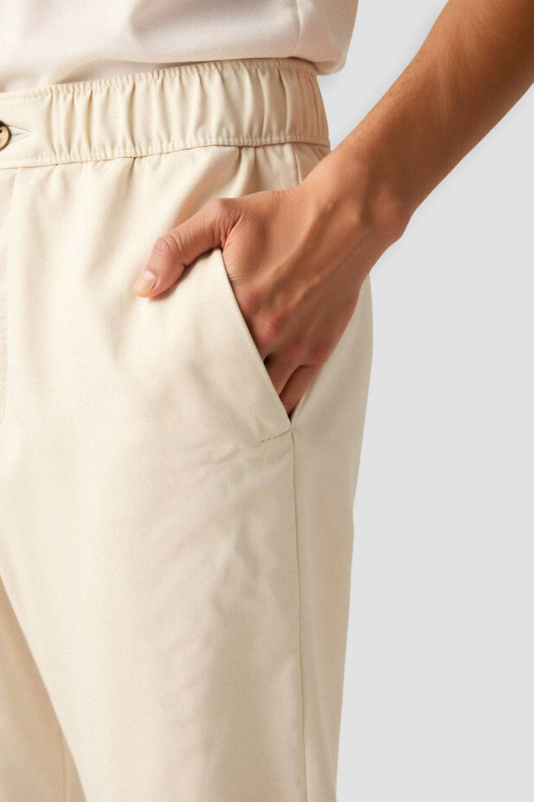 Emma & Rose Manhattan Stefan™ regular fit loose pants, shown in soft fabric with a relaxed, casual fit and elastic waistband.