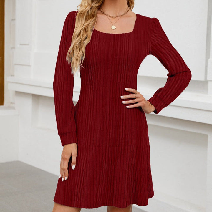 Elegant Short Dress with Long Sleeves and Square Neckline – Flattering