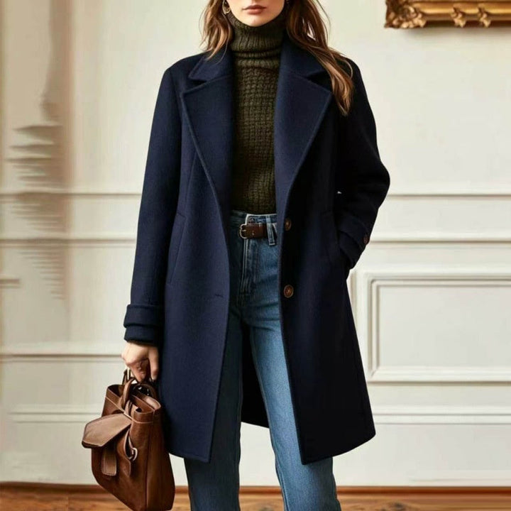 Mid-length women's coat with lapels - Retro and chic
