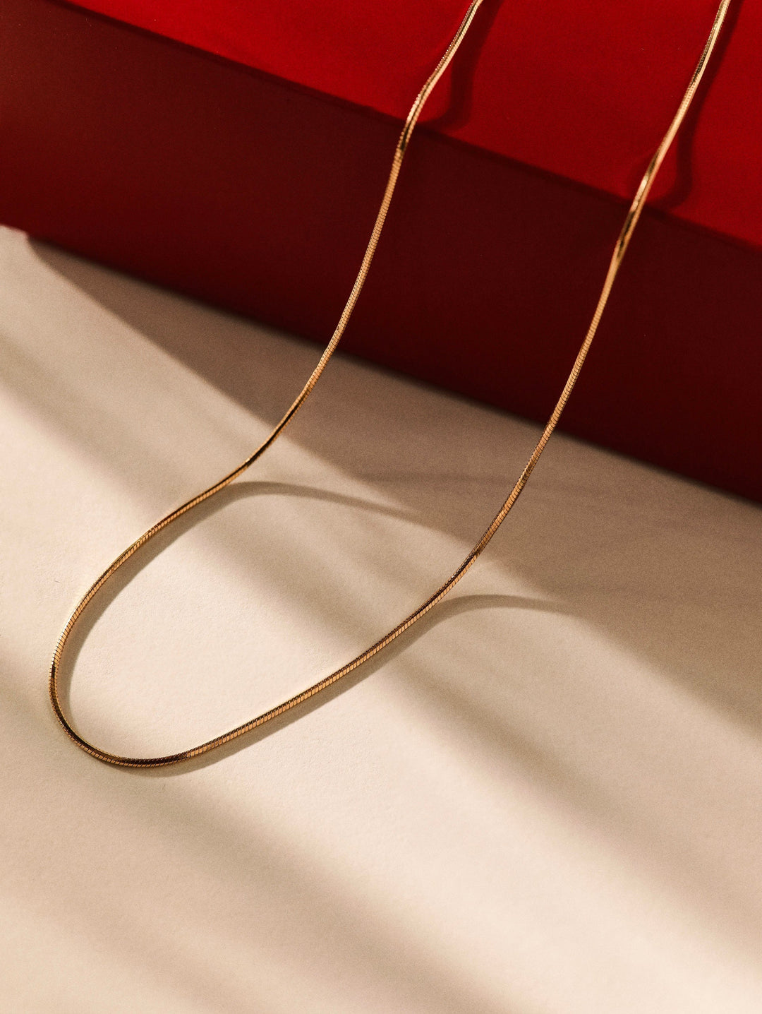 Elegant and Modern Slow Chain, view 3 - Elena Harper