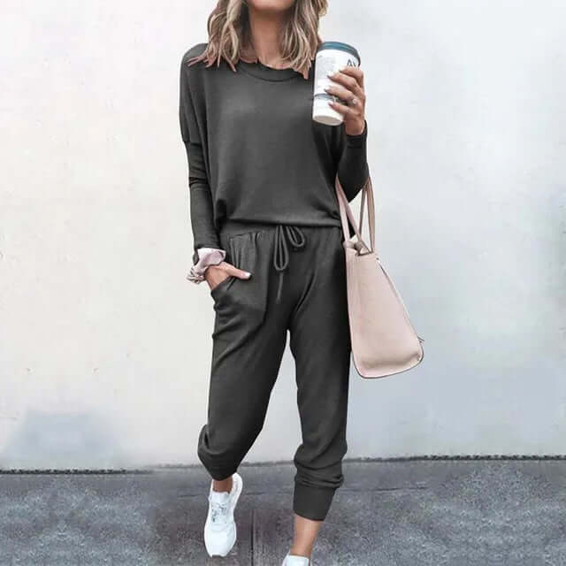 Women's Loose Tracksuit Set for Casual Comfort, view 4 - Elena Harper