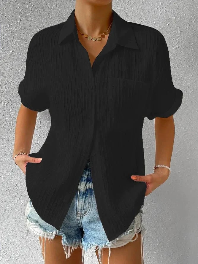 Lightweight Women's Shirt with Classic Buttoned Collar and Relaxed Fit