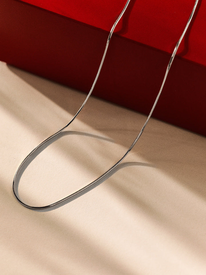 Elegant and Modern Slow Chain, view 8 - Elena Harper