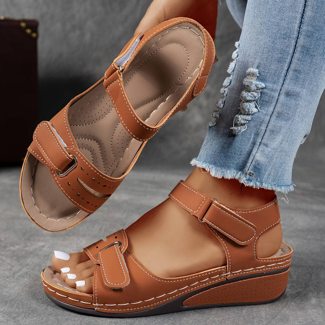 Emma & Rose Durban Célima™ trendy ergonomic sandal featuring a stylish strap design and cushioned footbed.