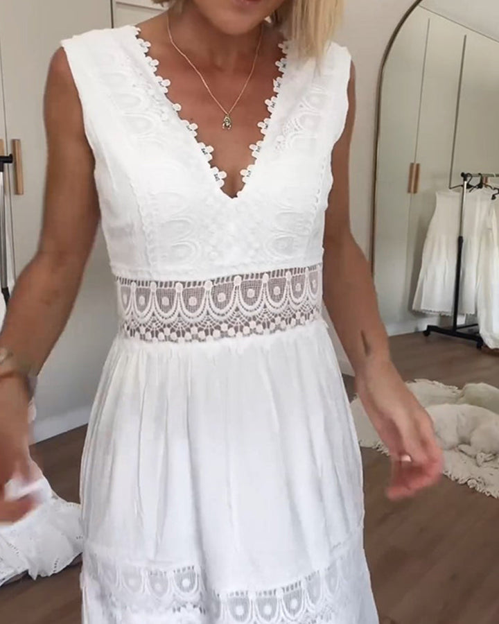 Elegant Midi Summer Dress with Lace & V-Neck – Feminine & Airy