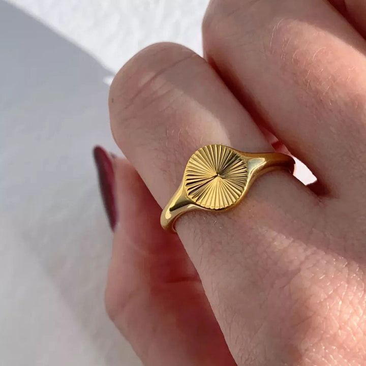 Rizavelle™  |  Sunburst Ring 18k Gold