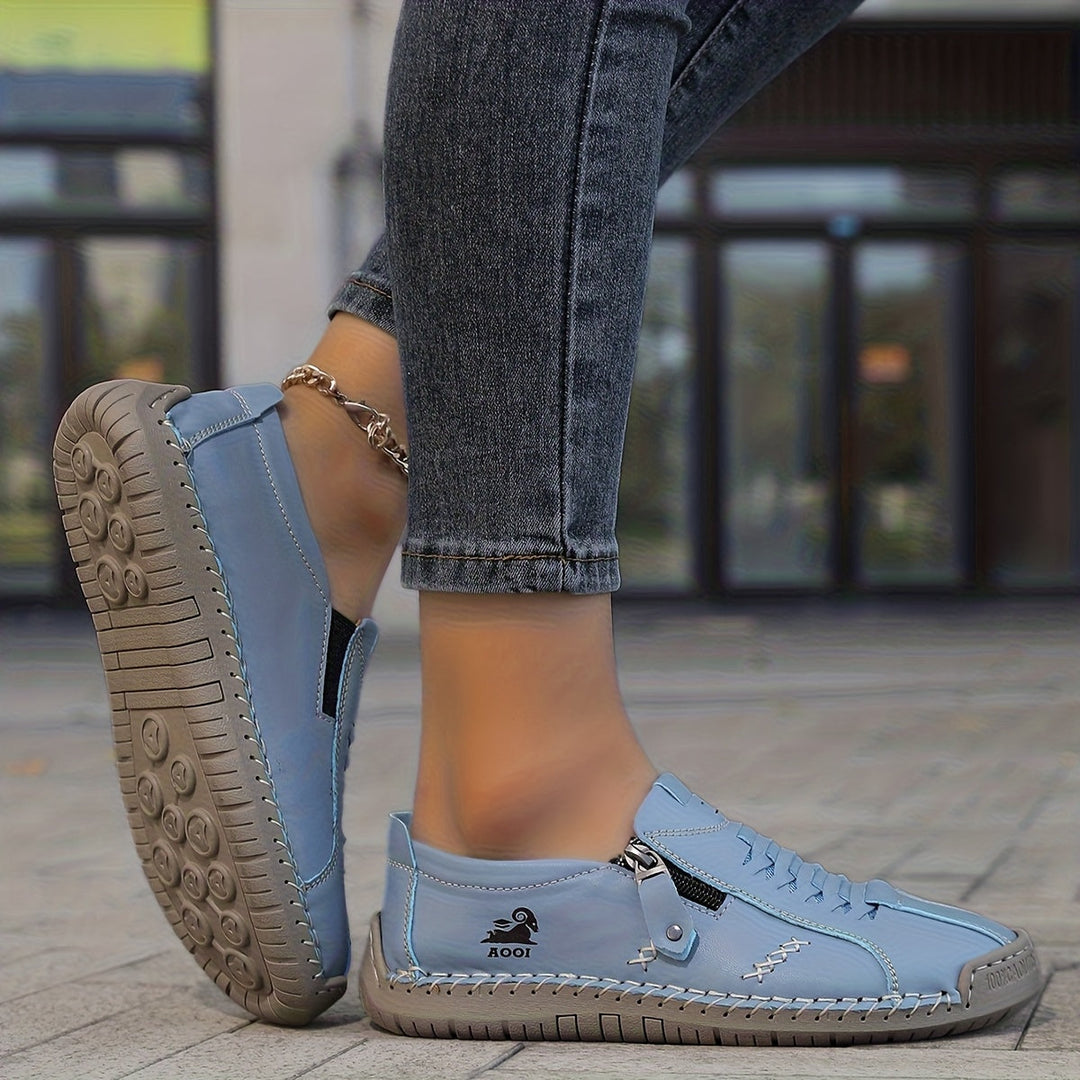 Katherine – A refined comfort with a practical zip closure