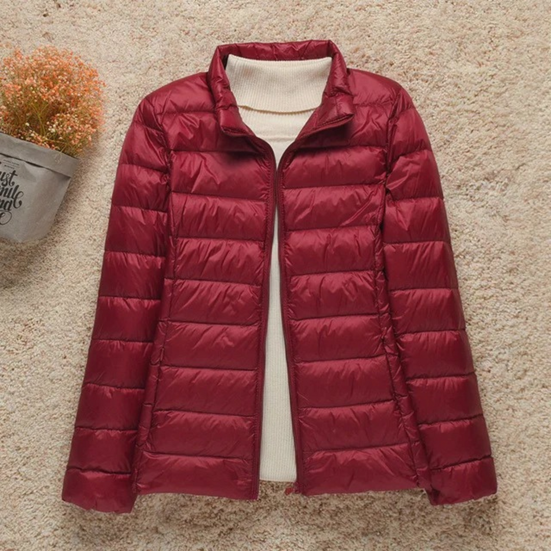 Lightweight Padded Women's Jacket with Functional Hood for Everyday Use