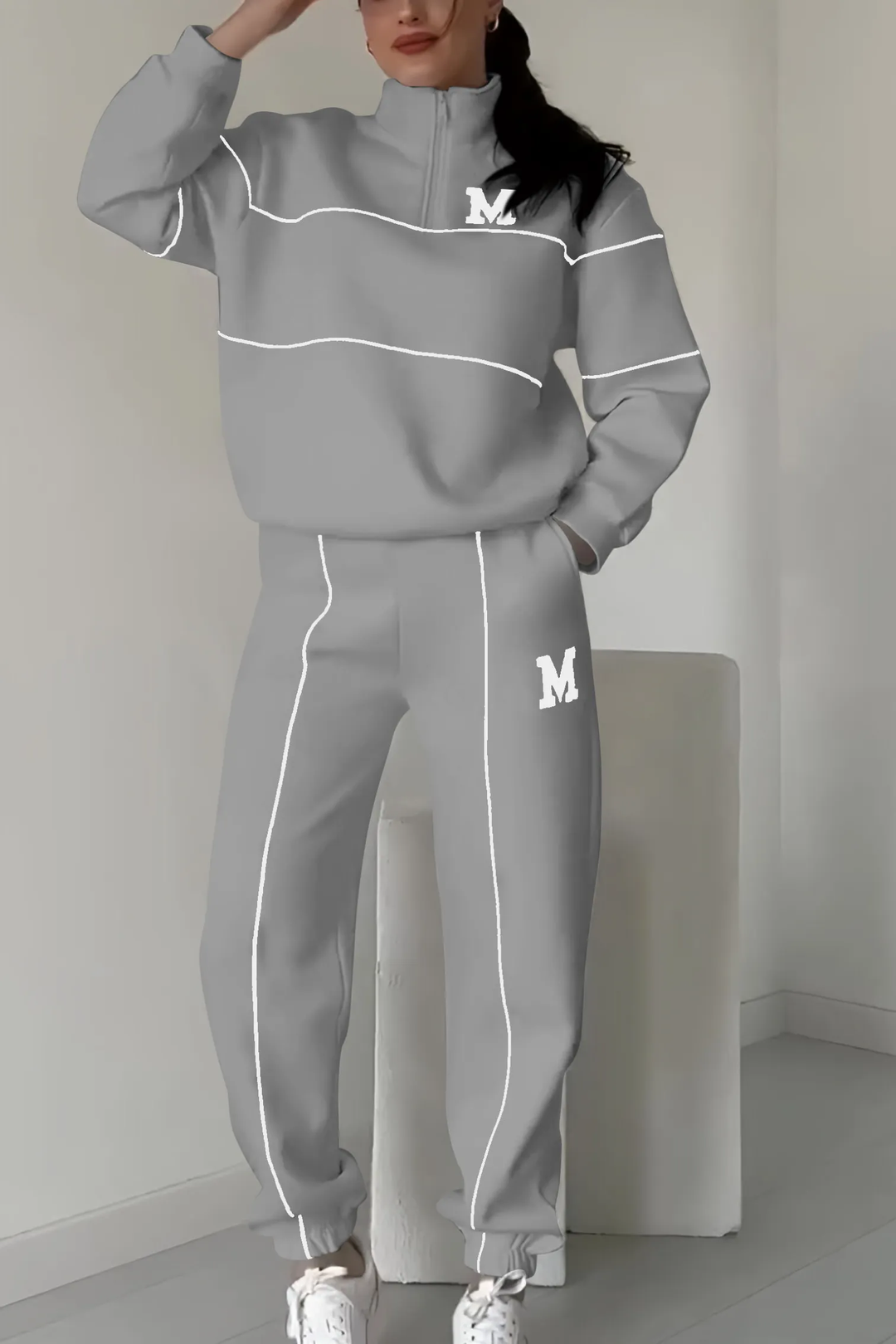DESIREE – SPORTY LOUNGE SET WITH ZIP
