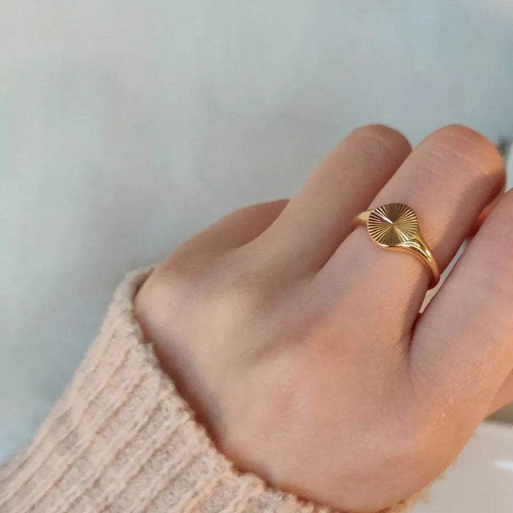 Rizavelle™  |  Sunburst Ring 18k Gold