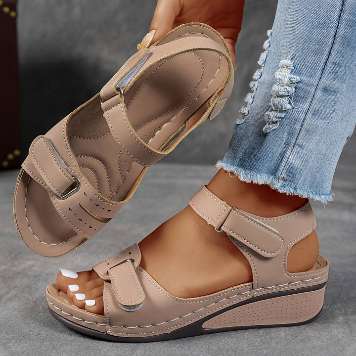 Emma & Rose Durban Célima™ trendy ergonomic sandal, showcasing stylish open-toe design and supportive footbed.