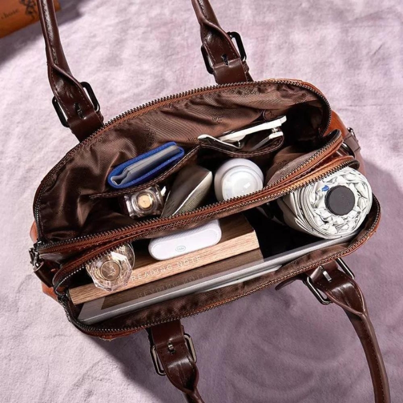 Silke’s Luxe Statement | Timeless Bag Made of Vegan Leather