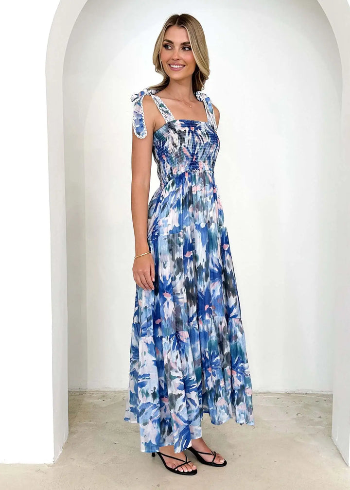 Amber - Casual strappy dress with elastic waist