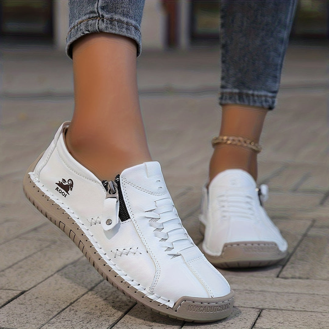 Katherine – A refined comfort with a practical zip closure
