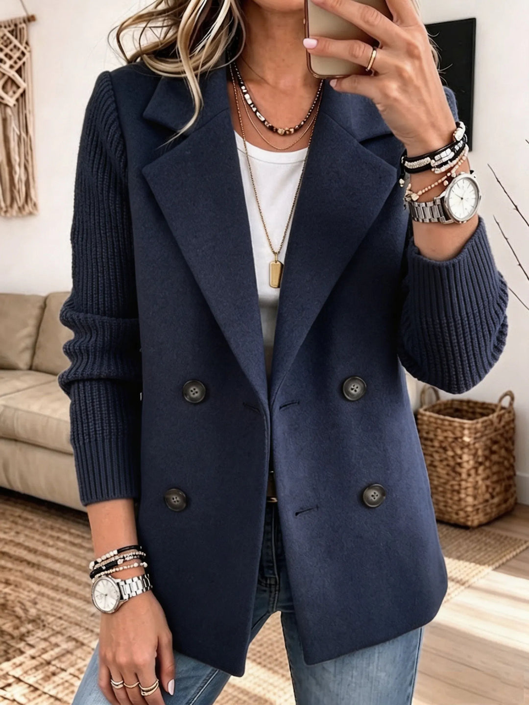 Chic women's jacket with ribbed knit sleeves