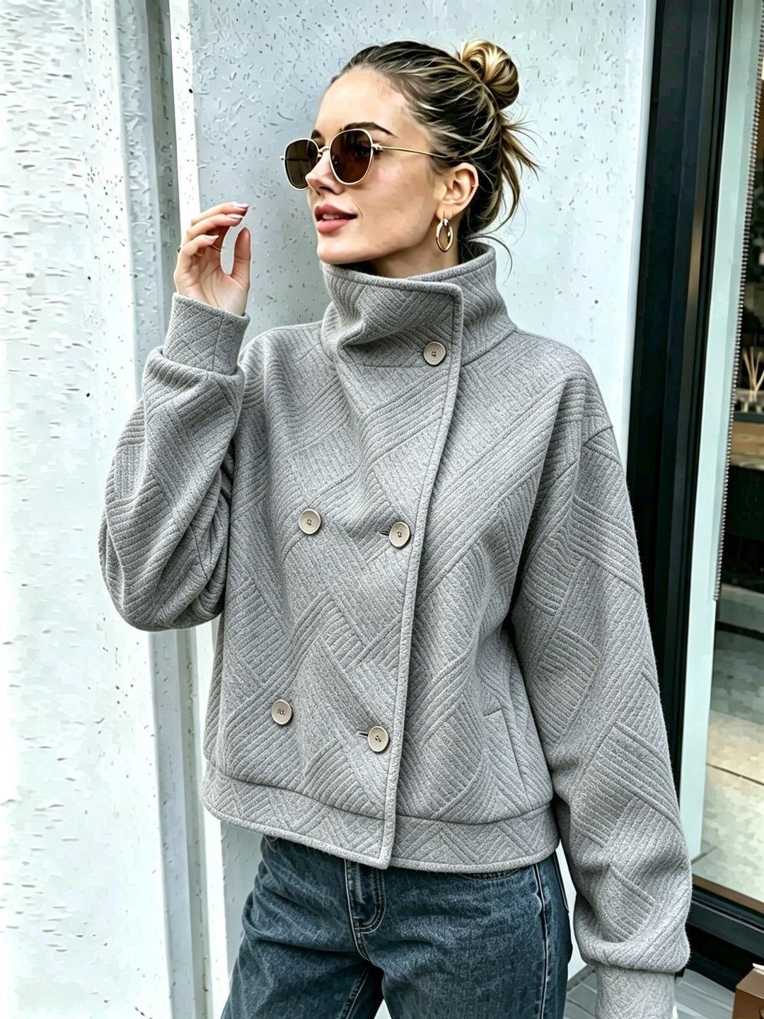 Double-breasted women's coat with high collar - Elegant and warm