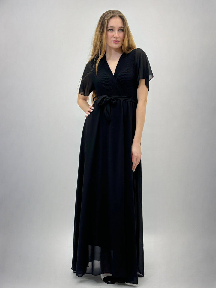 Emma & Rose Cape Town Margot™ flowing dress, light and elegant abiti with a soft fabric and stylish design, displayed on a hanger.