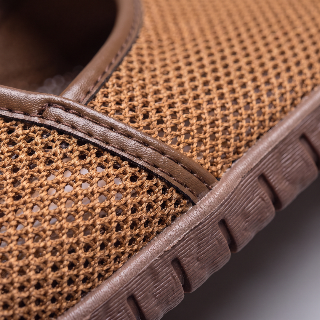 Robert | Modern and Versatile Slippers with Adjustable Strap