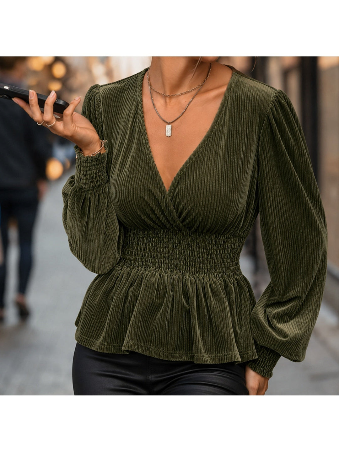 Fluid Women's Blouse with Long Sleeves - Chic and Lightweight