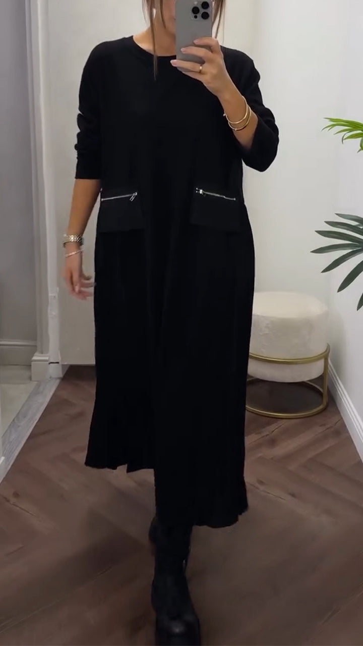 Women's Pleated Dress with Round Neck, Fluid Cut, Comfortable Fabric, with Pockets for Everyday Use
