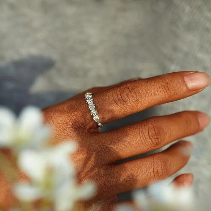 Amber™  |  Adjustable Silver Ring Daisy