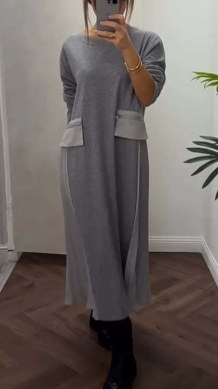 Women's Pleated Dress with Round Neck, Fluid Cut, Comfortable Fabric, with Pockets for Everyday Use