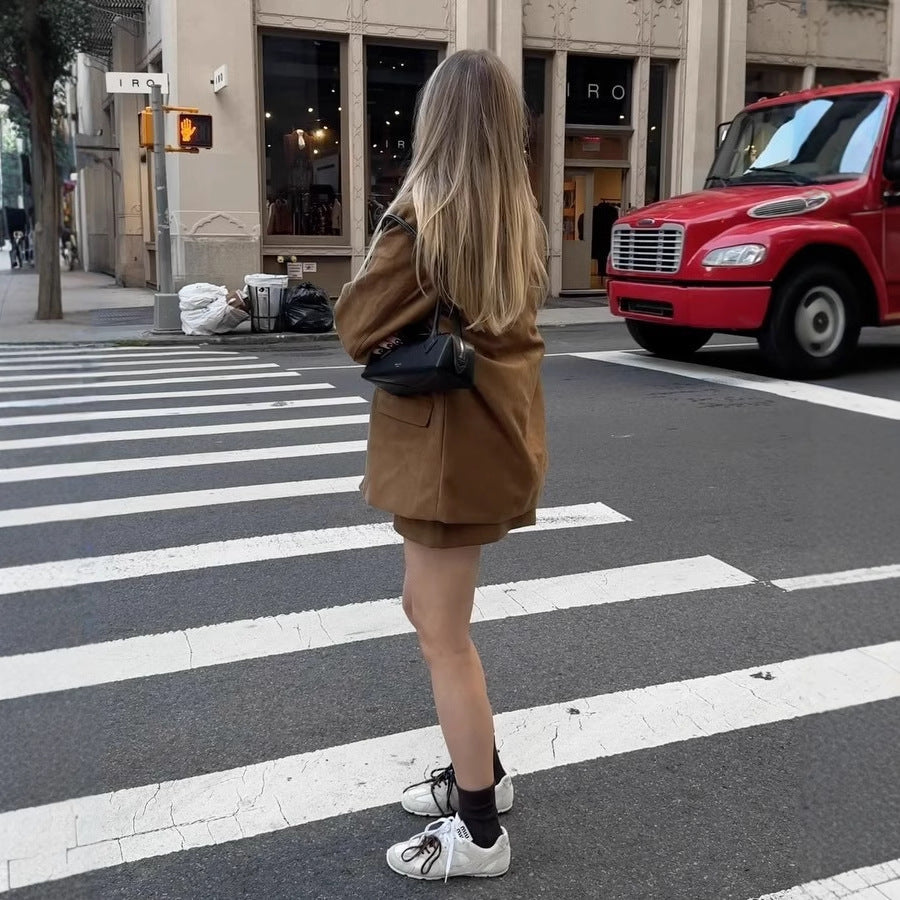 Women's Blazer with Single-Breasted Closure and Solid Design