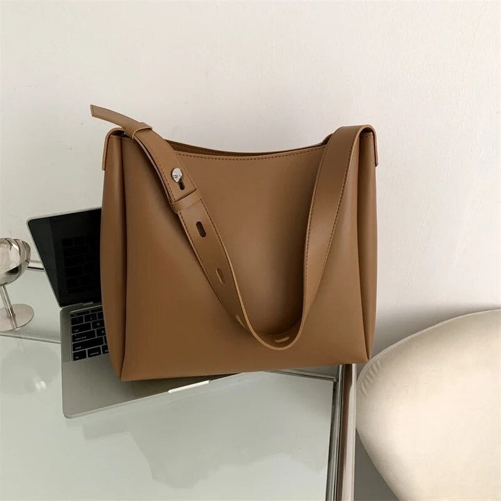 Asløg | Minimalist Shoulder Bag in Modern Cut