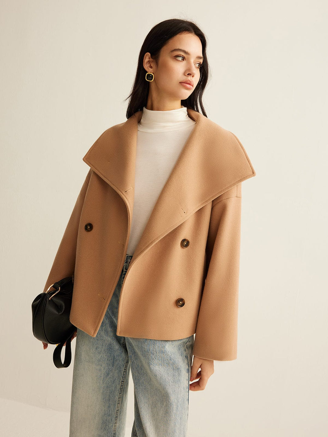 Short Oversized Coat for Women – Stylish and Elegant Outerwear with Lapels